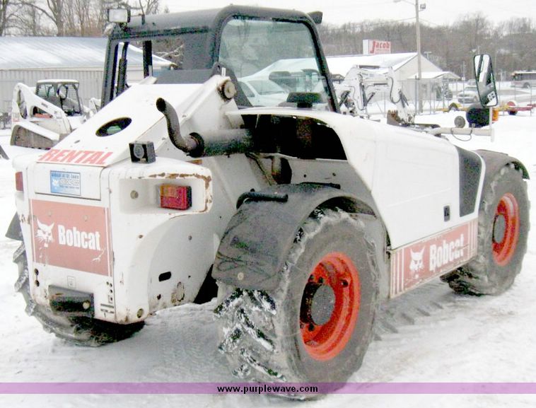 image for item 5233 2006 Bobcat V518 Versa Handler