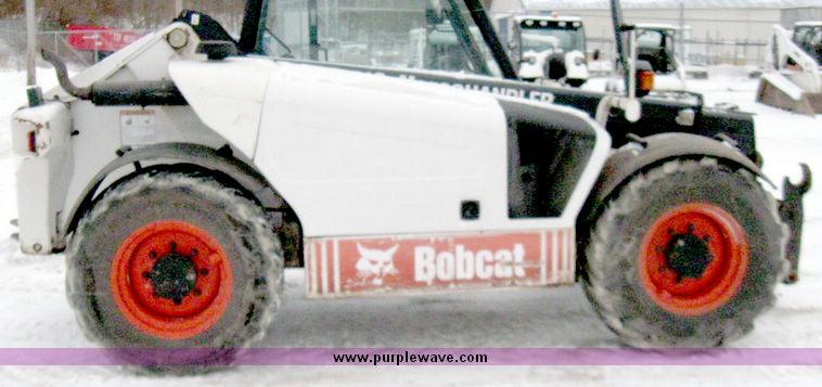 image for item 5233 2006 Bobcat V518 Versa Handler