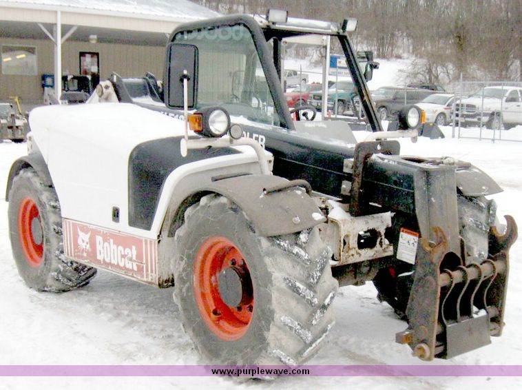 image for item 5233 2006 Bobcat V518 Versa Handler