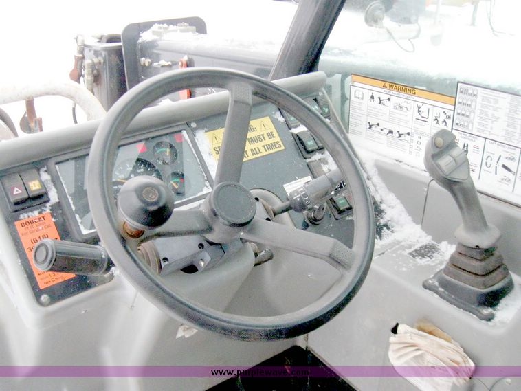 image for item 5233 2006 Bobcat V518 Versa Handler