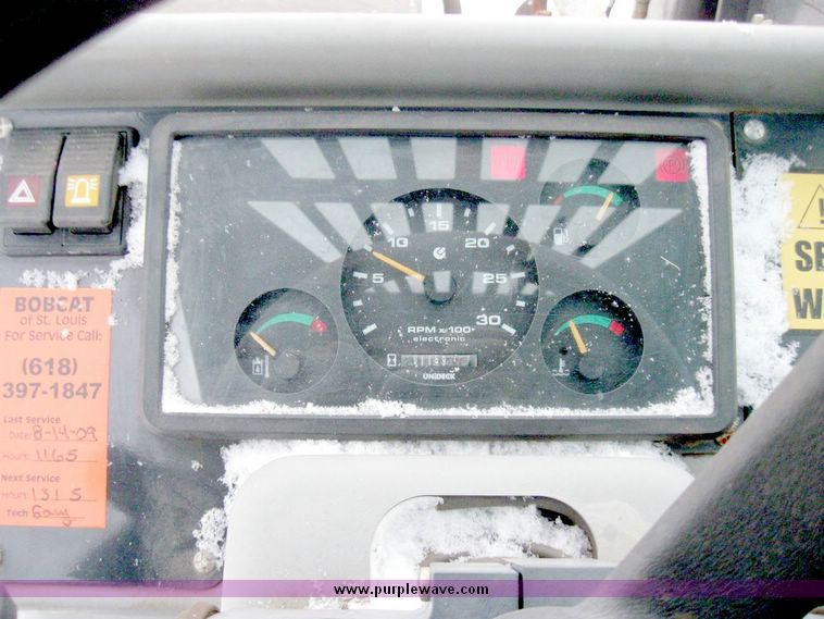 image for item 5233 2006 Bobcat V518 Versa Handler