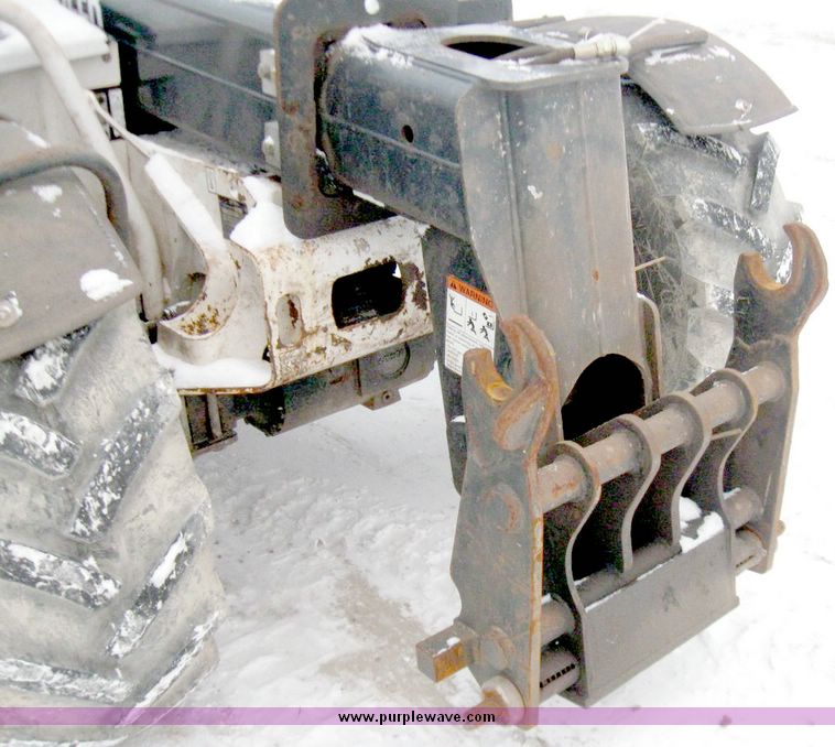 image for item 5233 2006 Bobcat V518 Versa Handler