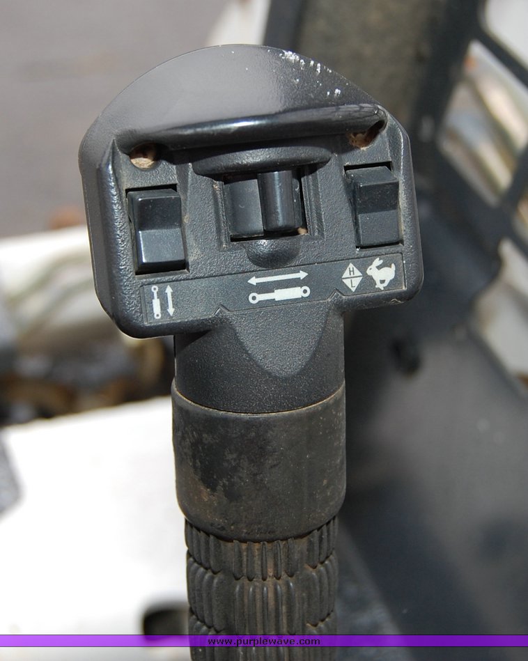 image for item 6033 2007 Bobcat S185 skid steer