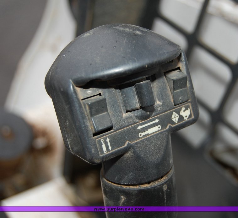 image for item 6034 2006 Bobcat T300 compact track loader