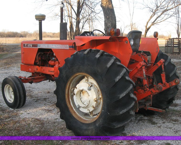 image for item 3264 Allis Chalmers 175 tractor