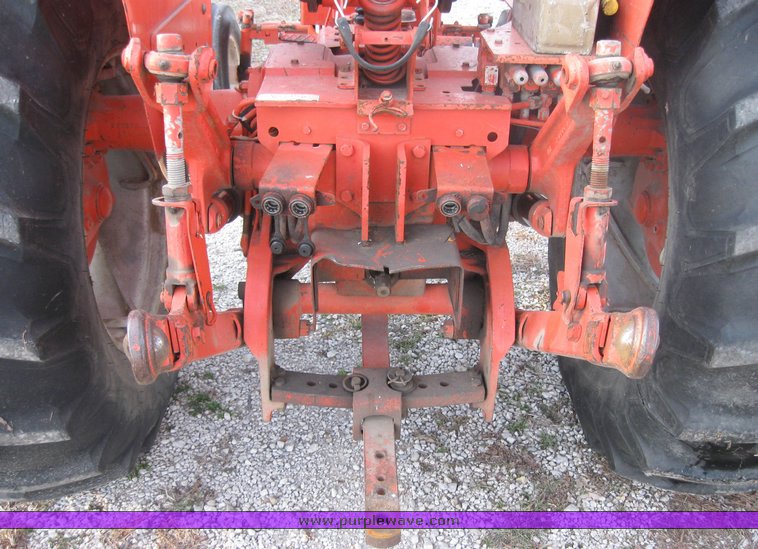 image for item 3264 Allis Chalmers 175 tractor