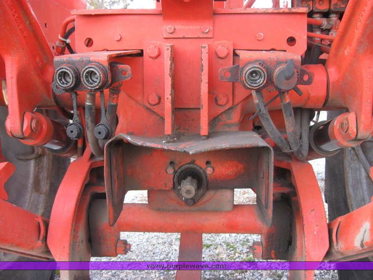 image for item 3264 Allis Chalmers 175 tractor