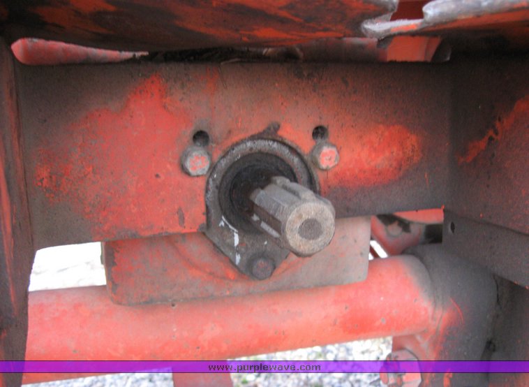 image for item 3264 Allis Chalmers 175 tractor