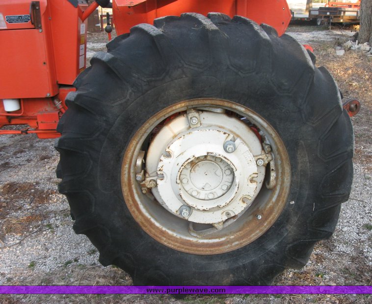 image for item 3264 Allis Chalmers 175 tractor