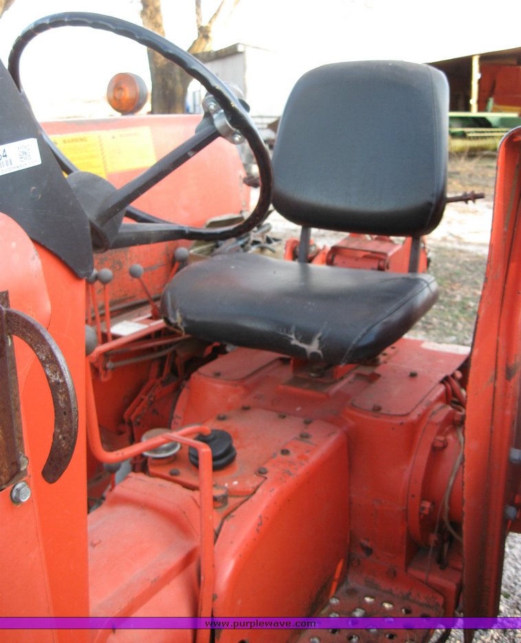 image for item 3264 Allis Chalmers 175 tractor