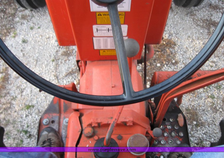 image for item 3264 Allis Chalmers 175 tractor