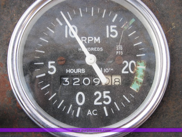 image for item 3264 Allis Chalmers 175 tractor