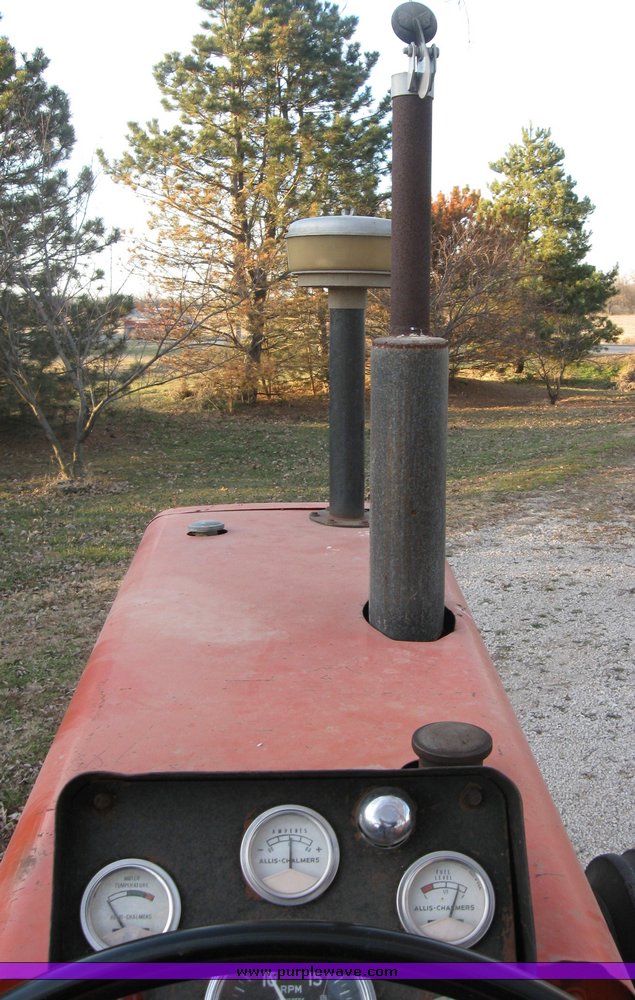 image for item 3264 Allis Chalmers 175 tractor