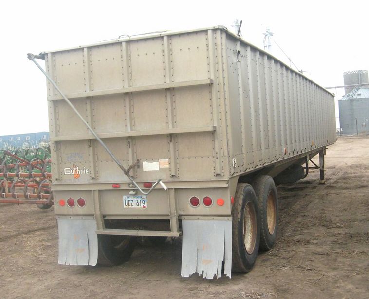 image for item 3779 1980 Guthrie 42' grain trailer