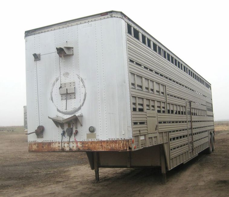 image for item 3780 1975 American Trailers Inc. aluminum cattle pot trailer