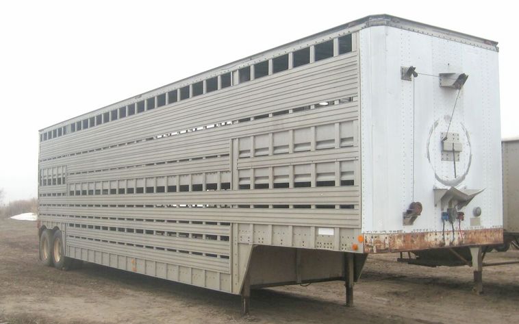 image for item 3780 1975 American Trailers Inc. aluminum cattle pot trailer