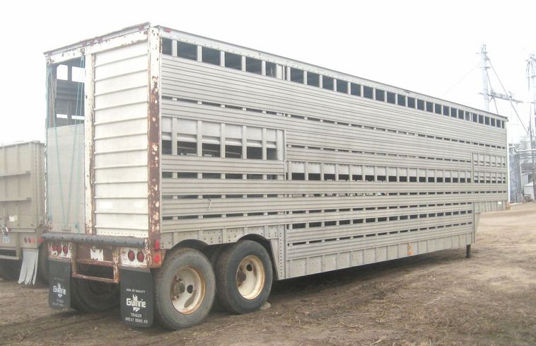 image for item 3780 1975 American Trailers Inc. aluminum cattle pot trailer