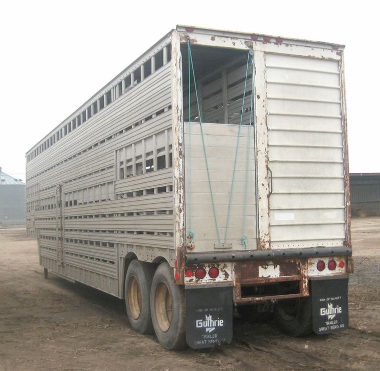 image for item 3780 1975 American Trailers Inc. aluminum cattle pot trailer