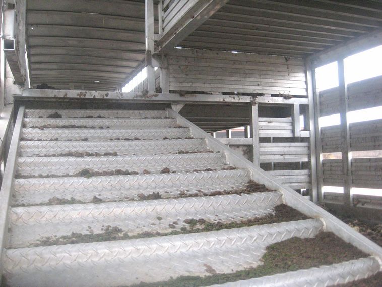 image for item 3780 1975 American Trailers Inc. aluminum cattle pot trailer