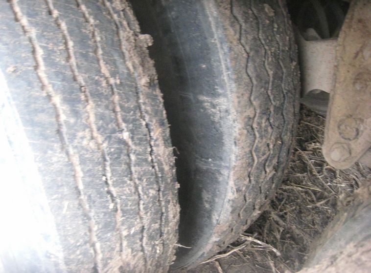 image for item 3780 1975 American Trailers Inc. aluminum cattle pot trailer