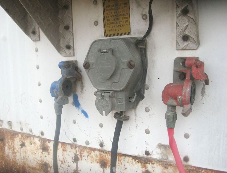 image for item 3780 1975 American Trailers Inc. aluminum cattle pot trailer