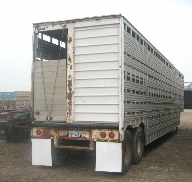image for item 3782 1975 American Trailers Inc. aluminum cattle pot