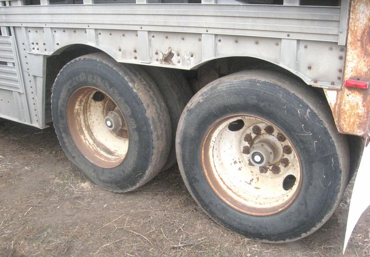 image for item 3782 1975 American Trailers Inc. aluminum cattle pot