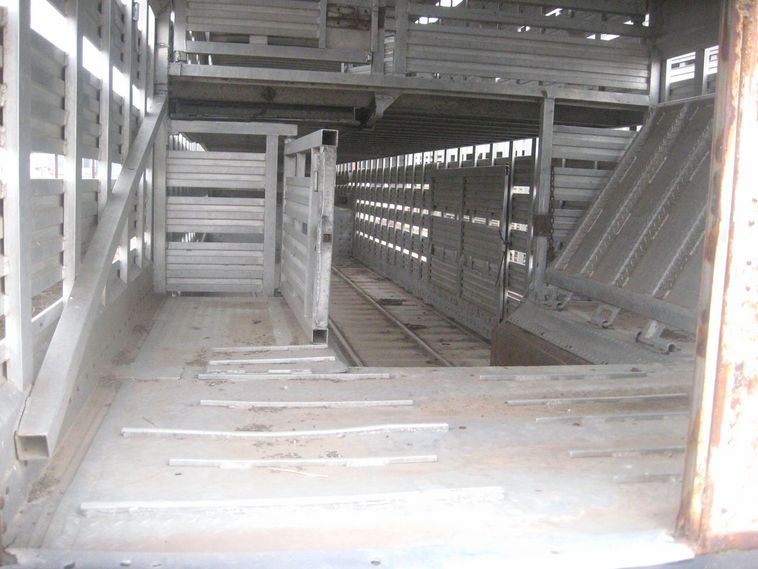 image for item 3782 1975 American Trailers Inc. aluminum cattle pot