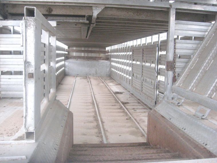 image for item 3782 1975 American Trailers Inc. aluminum cattle pot