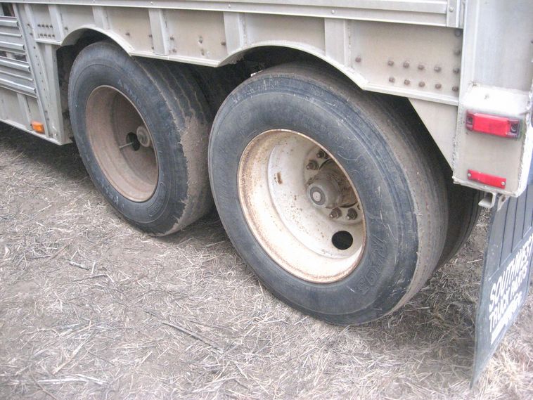 image for item 3783 1984 Polar American aluminum cattle pot trailer