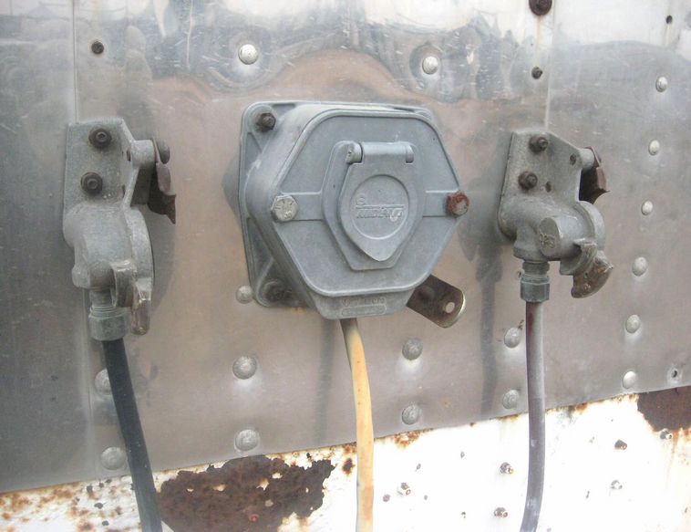 image for item 3783 1984 Polar American aluminum cattle pot trailer