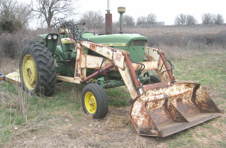 image for item 3790 1967 John Deere 3020 tractor with Nuway 400 loader