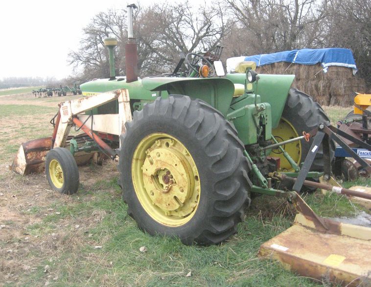 image for item 3790 1967 John Deere 3020 tractor with Nuway 400 loader