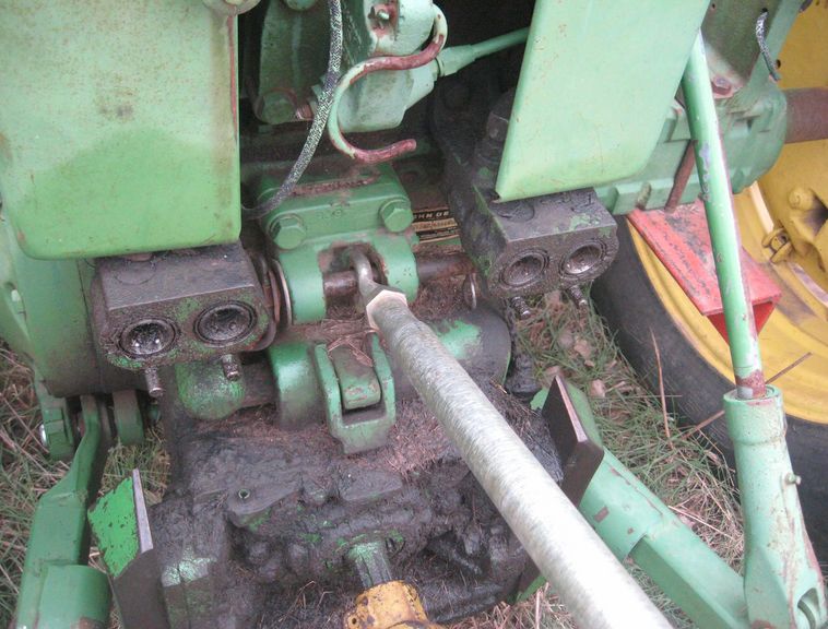 image for item 3790 1967 John Deere 3020 tractor with Nuway 400 loader