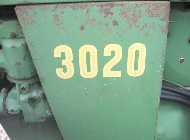 image for item 3790 1967 John Deere 3020 tractor with Nuway 400 loader
