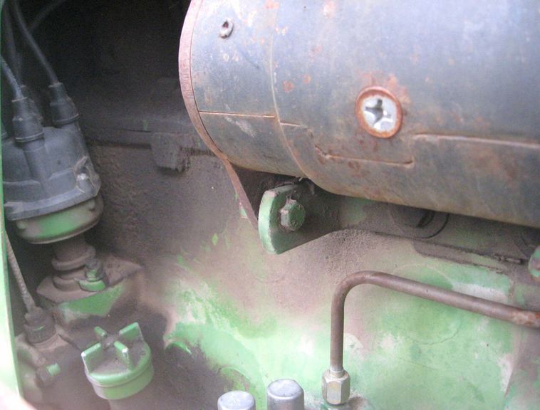 image for item 3790 1967 John Deere 3020 tractor with Nuway 400 loader