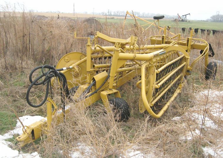 image for item 3797 Vermeer R-23 Twinrake double windrow finger rake