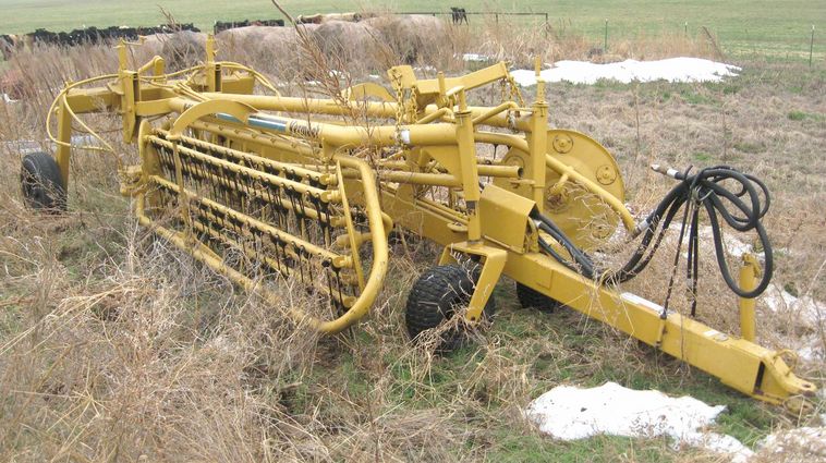 image for item 3797 Vermeer R-23 Twinrake double windrow finger rake