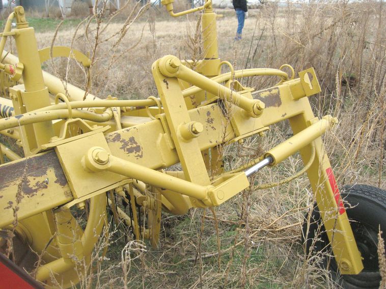 image for item 3797 Vermeer R-23 Twinrake double windrow finger rake