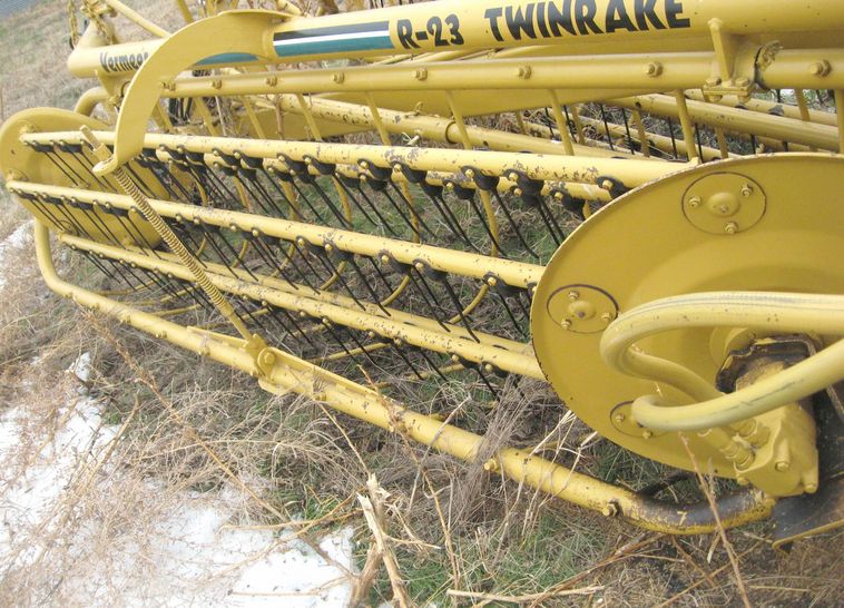 image for item 3797 Vermeer R-23 Twinrake double windrow finger rake