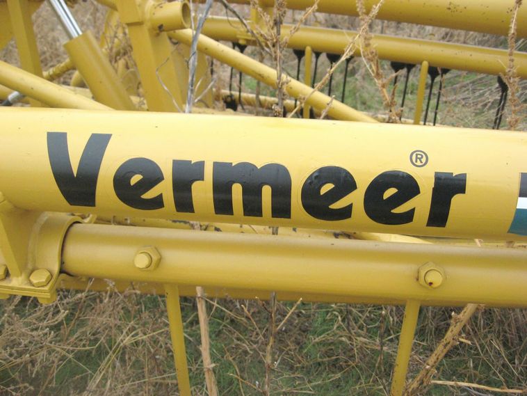 image for item 3797 Vermeer R-23 Twinrake double windrow finger rake
