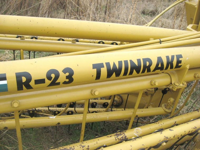 image for item 3797 Vermeer R-23 Twinrake double windrow finger rake