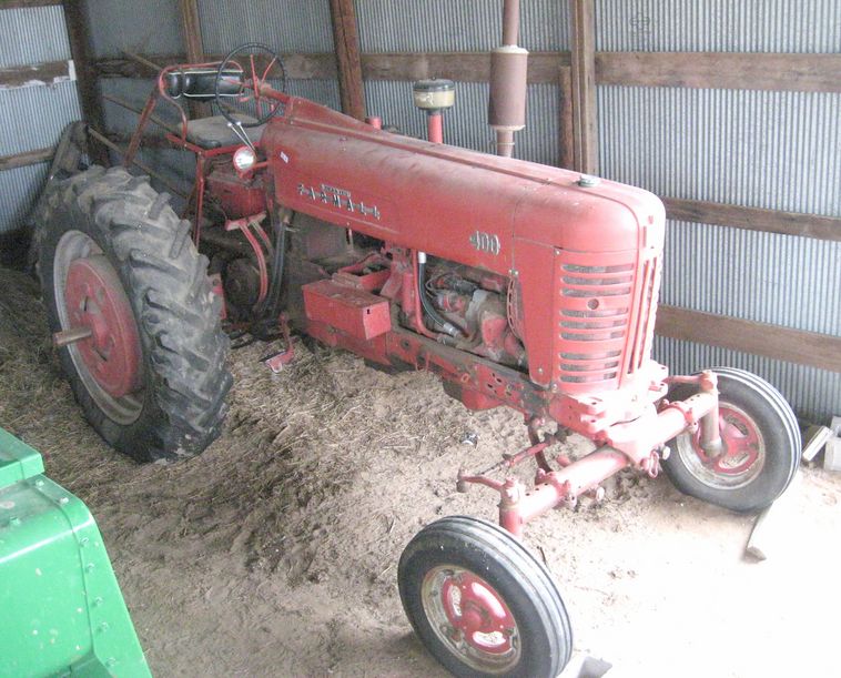 image for item 3798 McCormick Farmall 400 tractor