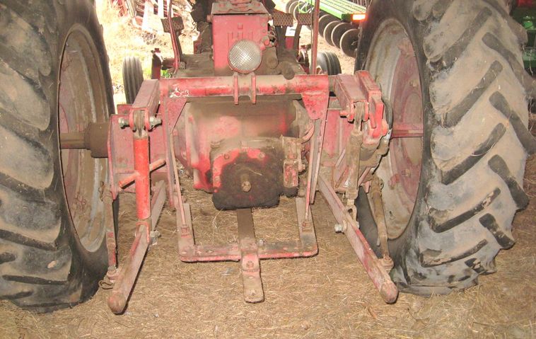 image for item 3798 McCormick Farmall 400 tractor