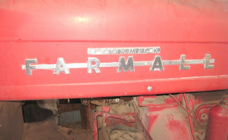image for item 3798 McCormick Farmall 400 tractor