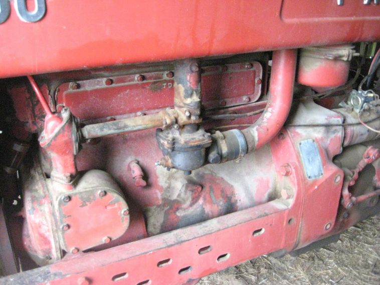 image for item 3798 McCormick Farmall 400 tractor