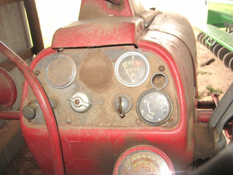 image for item 3798 McCormick Farmall 400 tractor