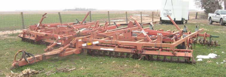 image for item 3799 Krause 3124 field cultivator with front trash disc and pickers