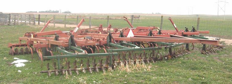 image for item 3799 Krause 3124 field cultivator with front trash disc and pickers