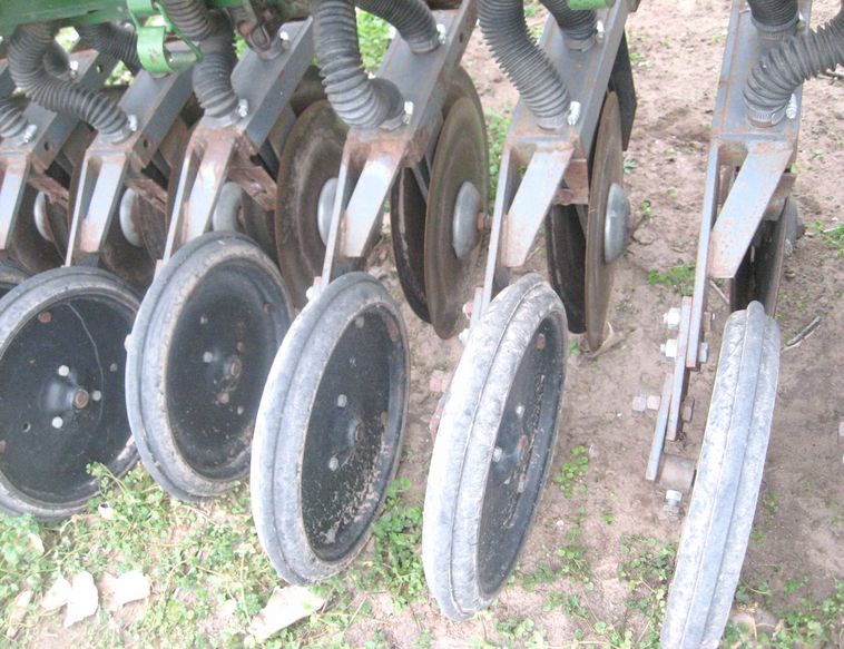 image for item 3801 (2) John Deere DF2080 double disc drills with Cullison tandem drill hitch